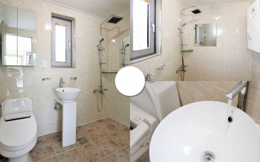 Room (VILLAGE-F (Family Unshared House))