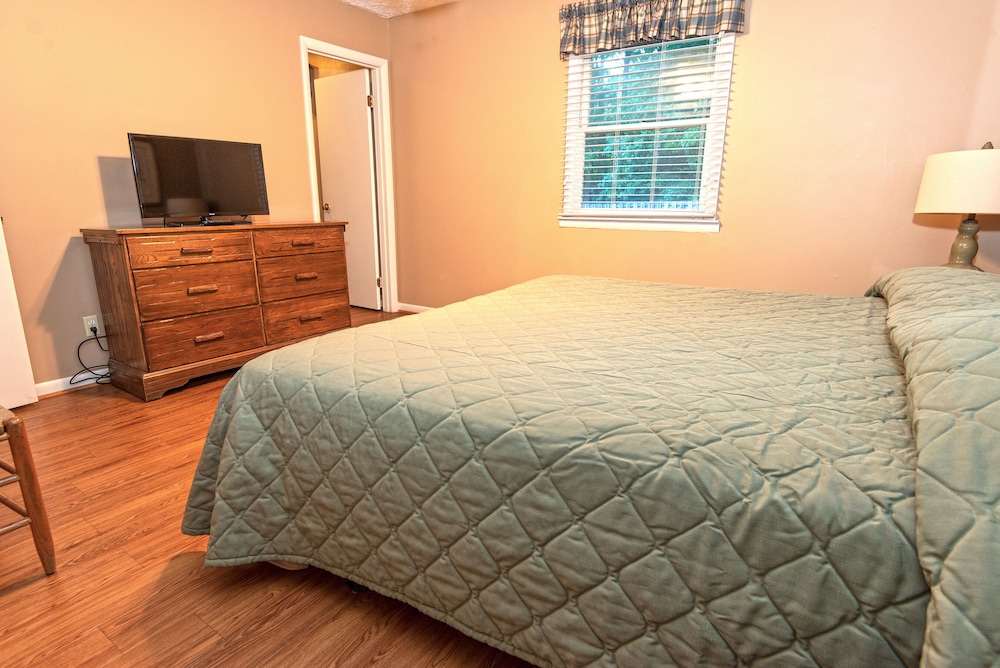 Cottage, 3 Bedrooms (Pet Friendly for a $50 fee) photo 1