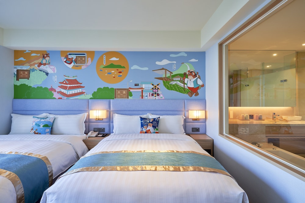 Kid-themed Family Room with Mountain View photo 2