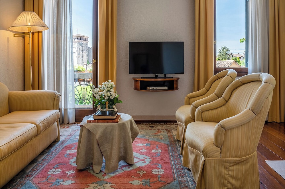 Deluxe Junior Suite
