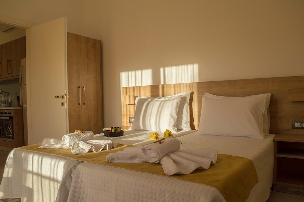 Family Apartment, 1 Bedroom, Partial Sea View photo 2