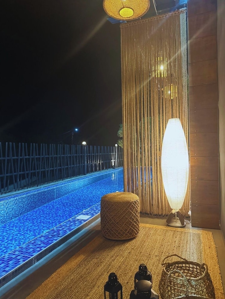 Pool-Side Room photo 3