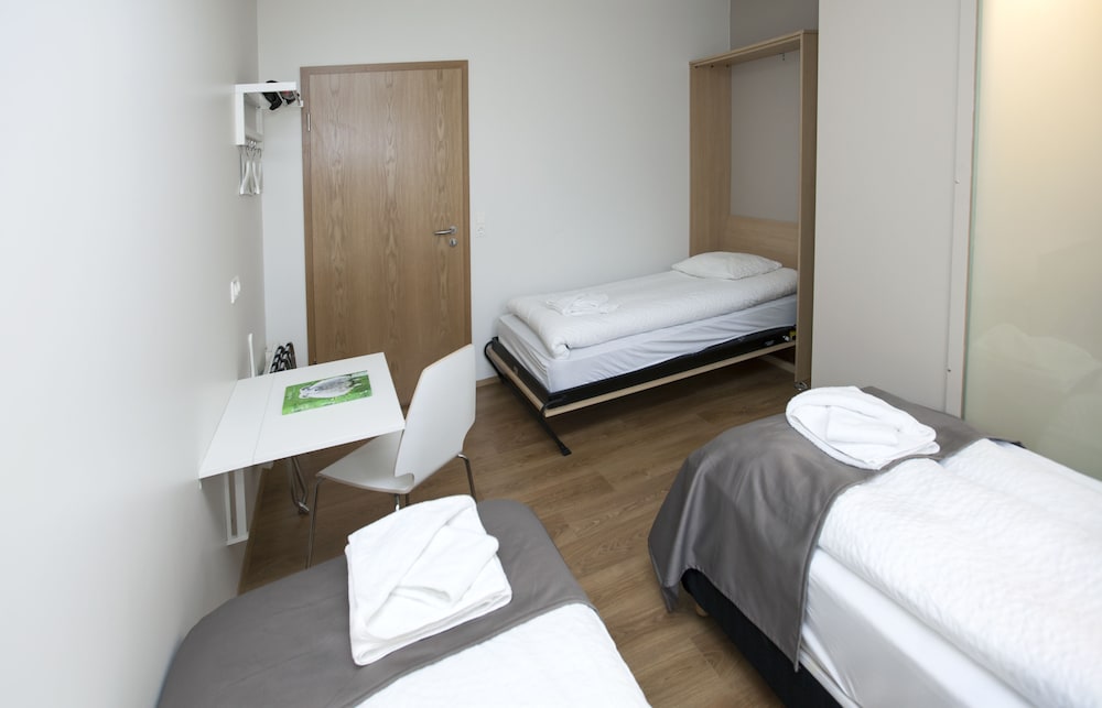 Standard Triple Room, Accessible, Private Bathroom photo 2