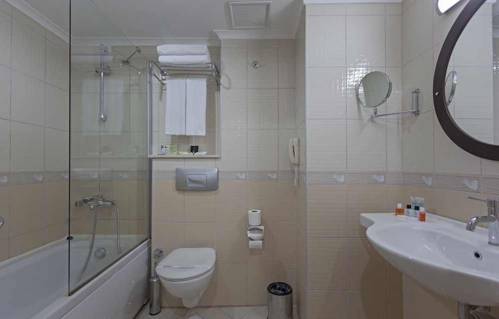 Standard Double or Twin Room (Land View) photo 2