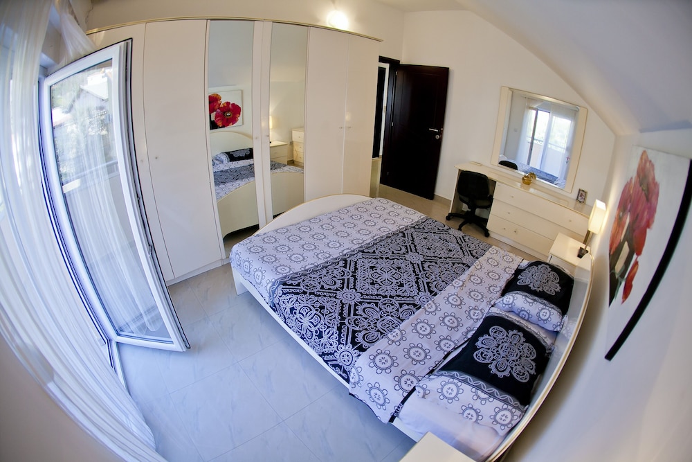 Apartment, 2 Bedrooms, Sea View photo 3