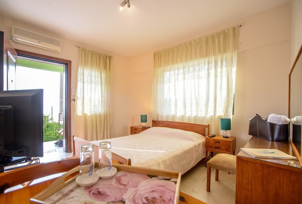 Studio, Sea View, Ground Floor photo 3