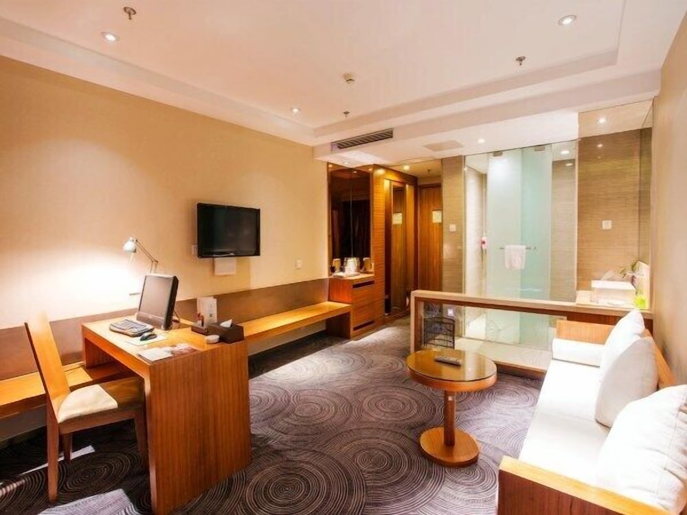 Suite (Ultra Sassy Double) photo 1