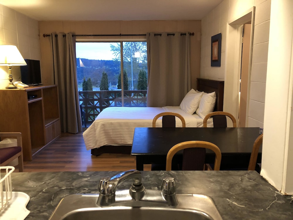Family Suite, 2 Bedrooms, Balcony, Sea View photo 3