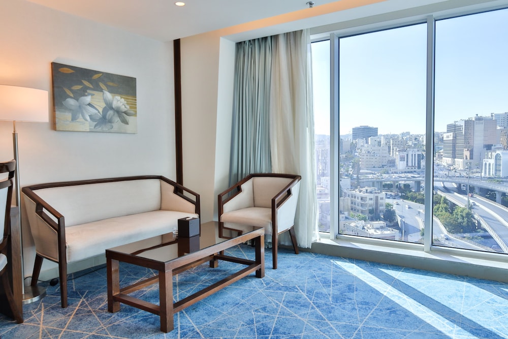 Executive Suite - Photo 1