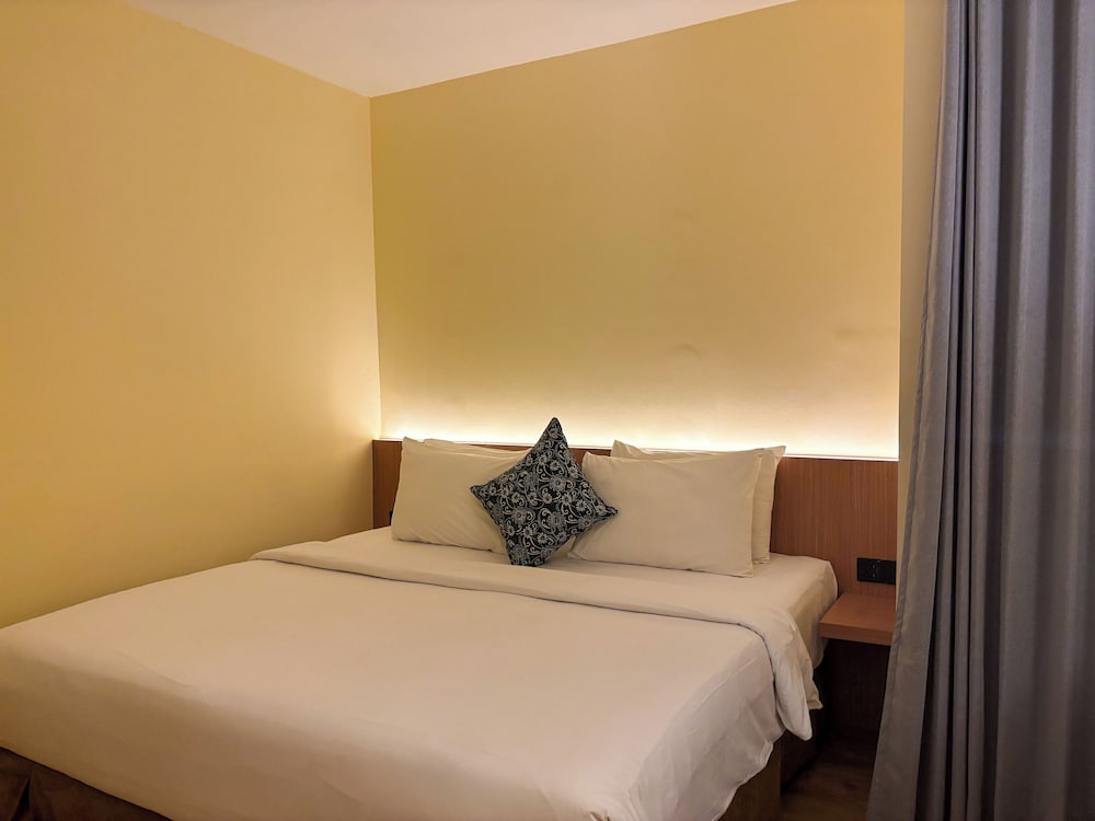 Suite, 1 Bedroom - Photo 8