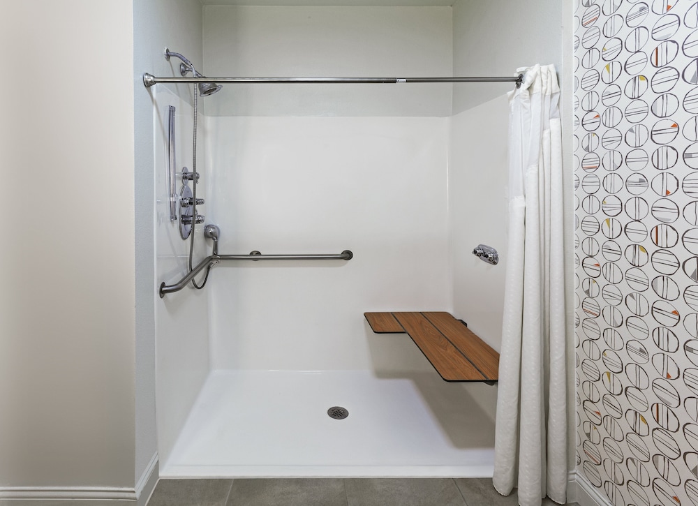 Standard Room, 1 King Bed, Accessible (Communications) - Photo 4