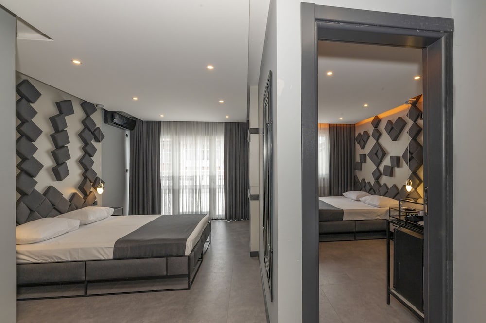 Deluxe Suite photo 1