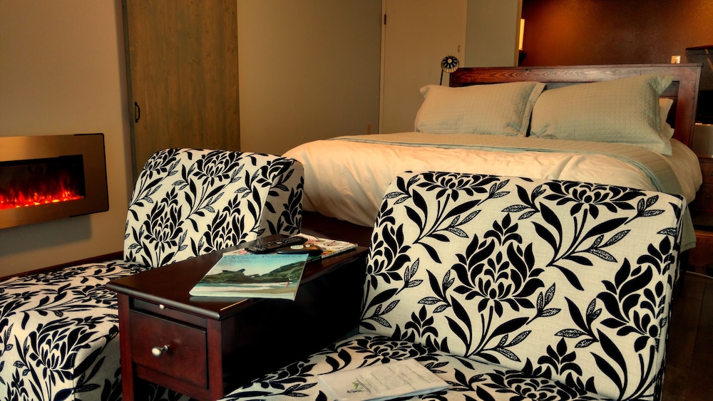 Standard Room, 1 Queen Bed, Kitchenette, Bay View