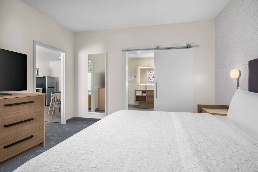 Suite, 1 King Bed, Accessible (Hearing) photo 1