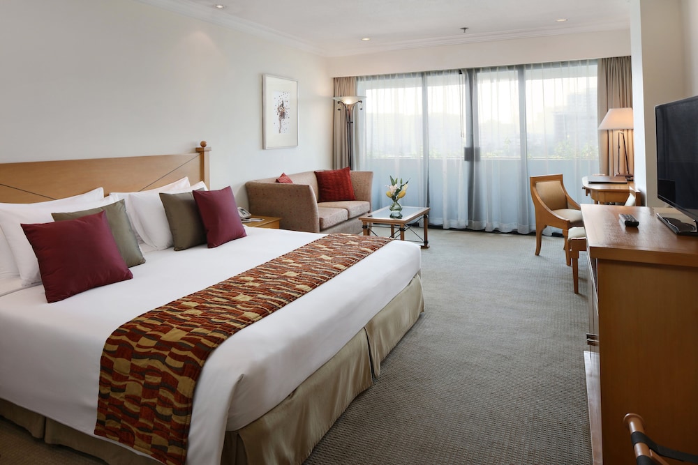 Club Room King Bed, Club Access - Photo 1