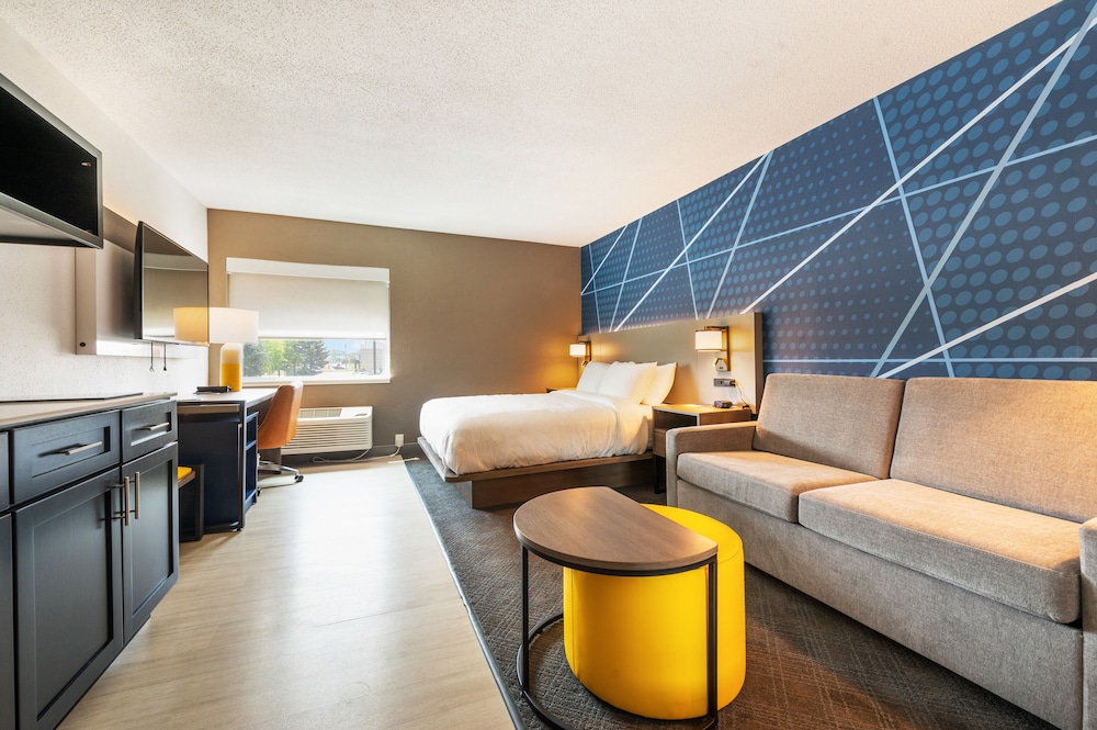 Suite, 1 Queen Bed with Sofa bed, Non Smoking (Efficiency, Upgrade) - Photo 5