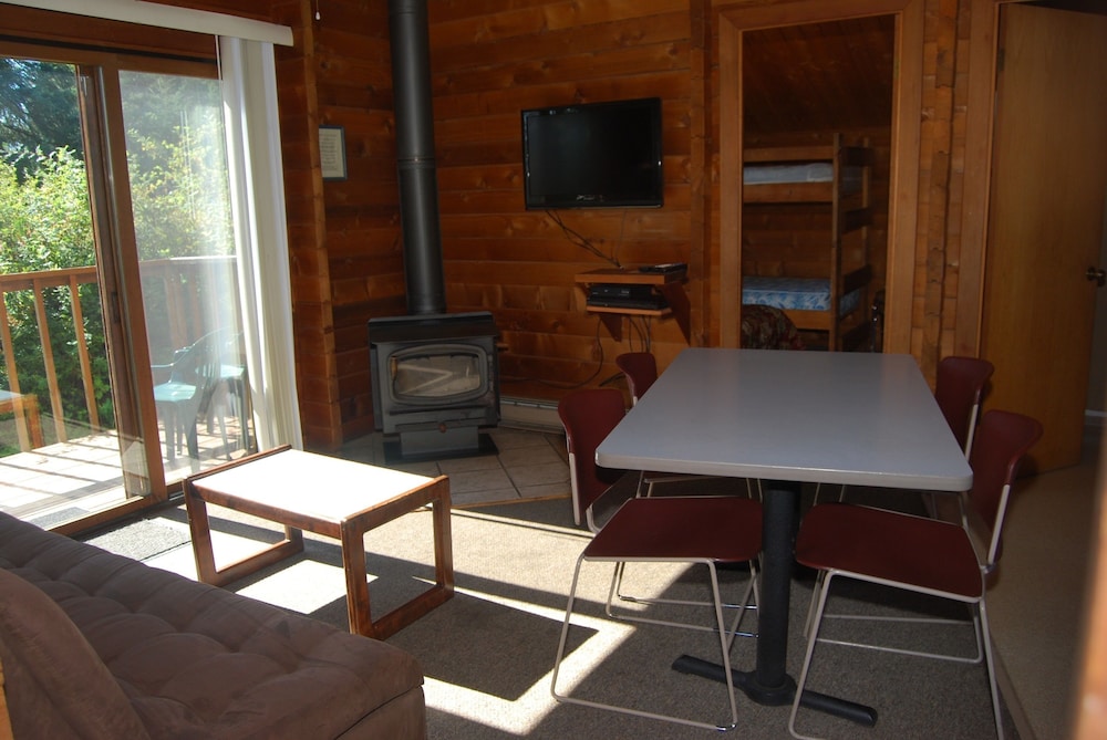 Beachside Cabin (No Pets, Linens  Included) photo 3