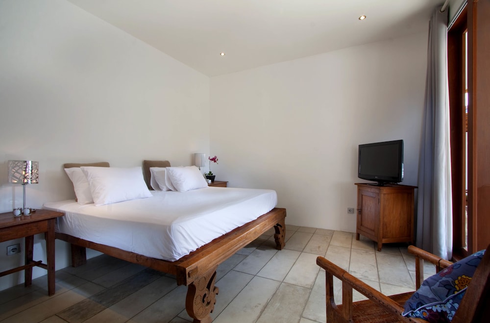 One Bedroom Apartment, Shared Pool
