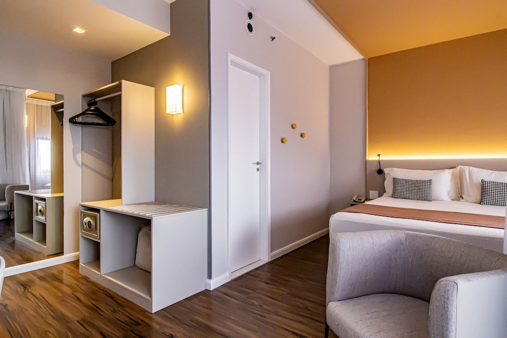 Premium Suite - Photo 3