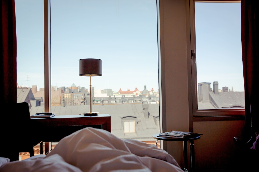 Deluxe Room, 1 King Bed, Non Smoking thumbnail 5
