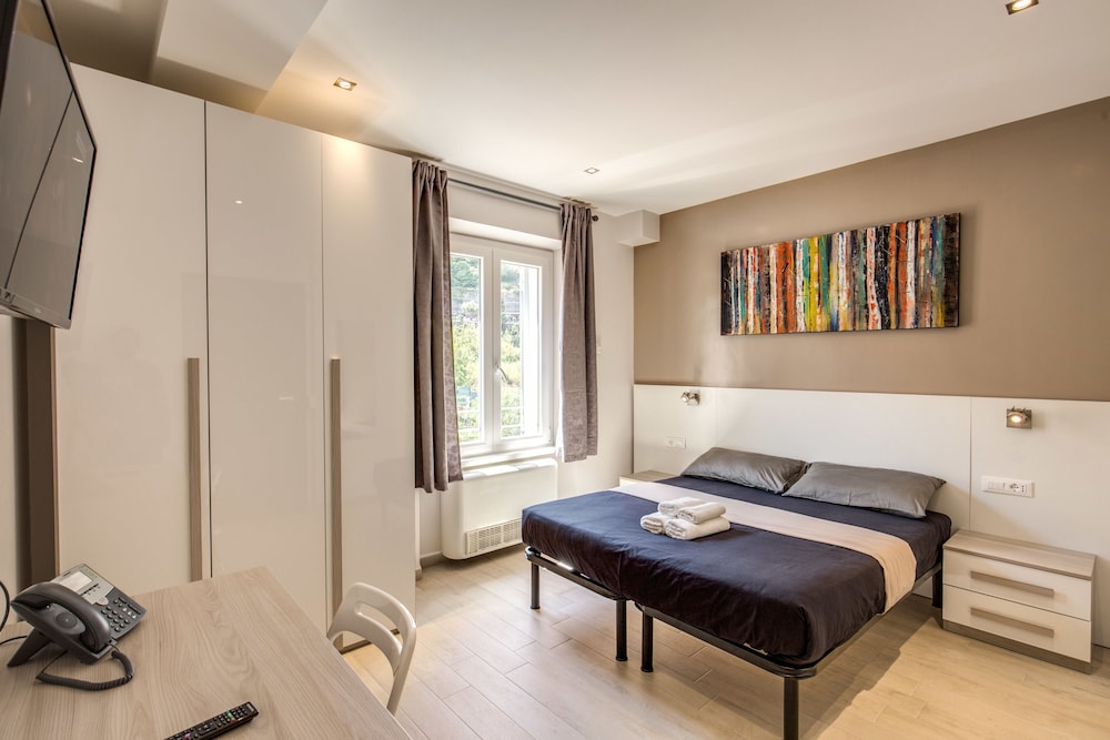 Double or Twin Room, Private Bathroom