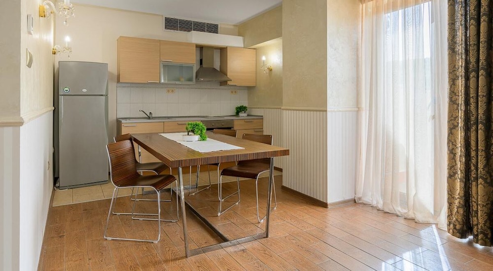 Deluxe Apartment photo 2