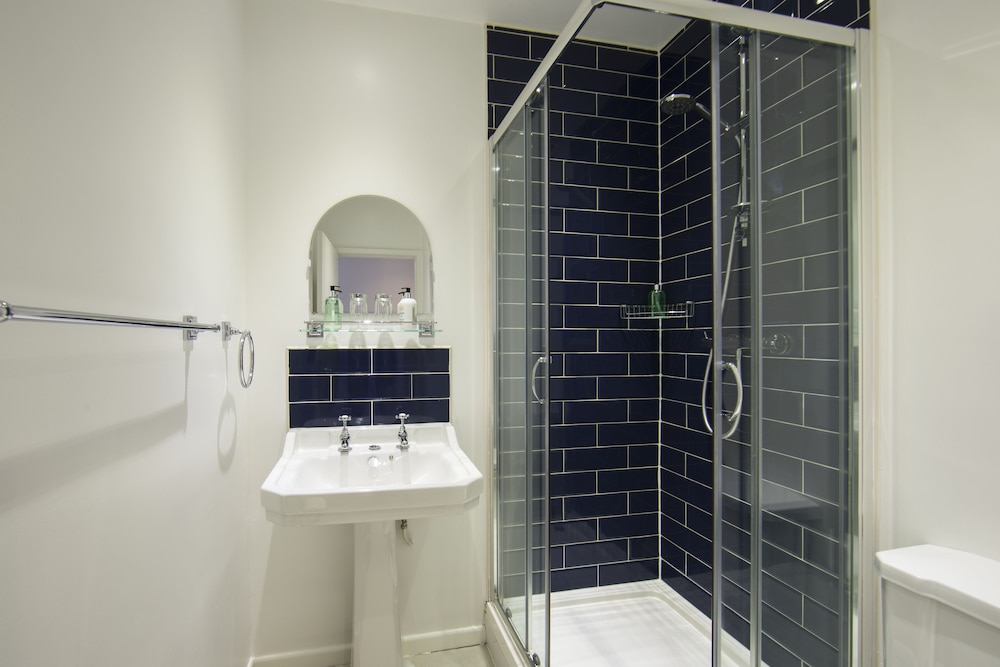 Classic Double Room, Ensuite - Photo 2