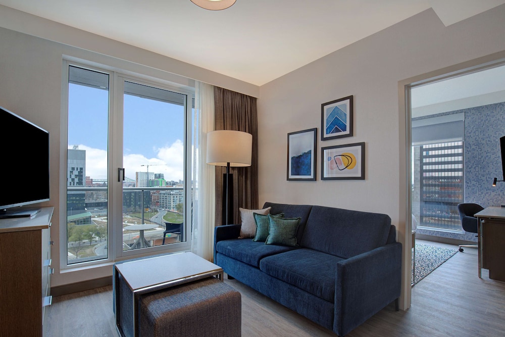 Suite, 1 Bedroom, Balcony - Photo 2