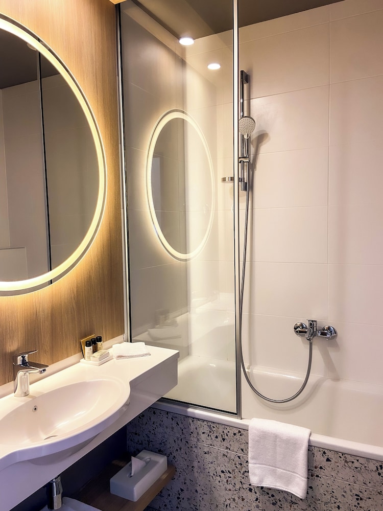 Standard Double or Twin Room - Photo 5