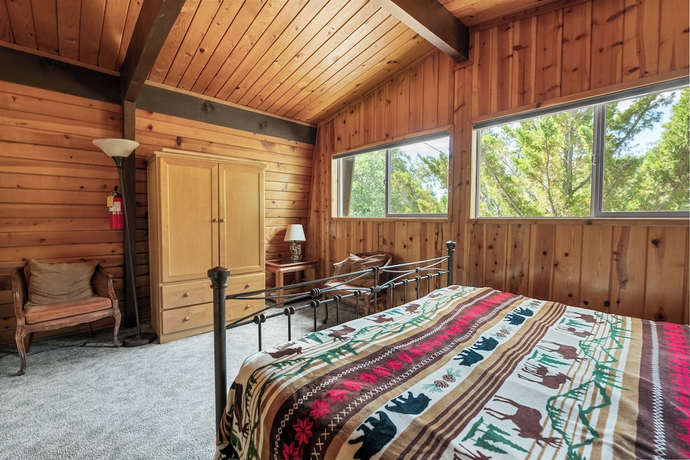 House, Multiple Beds, Patio, Mountain View photo 2