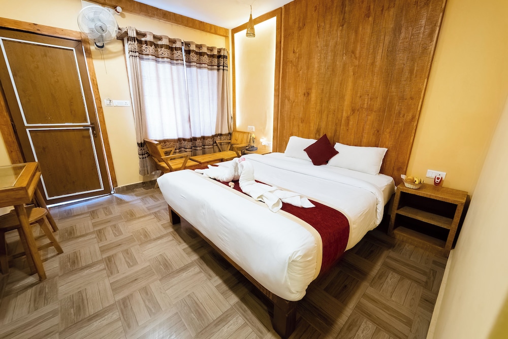 Room, Garden View