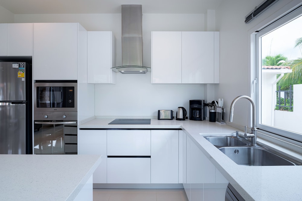 Standard Villa, 4 Bedrooms, Non Smoking, Kitchen - Photo 8