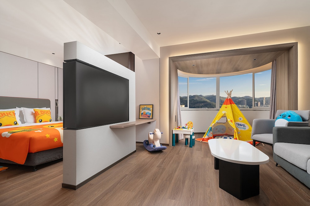 Suite, 1 King Bed (Kids Theme) photo 1