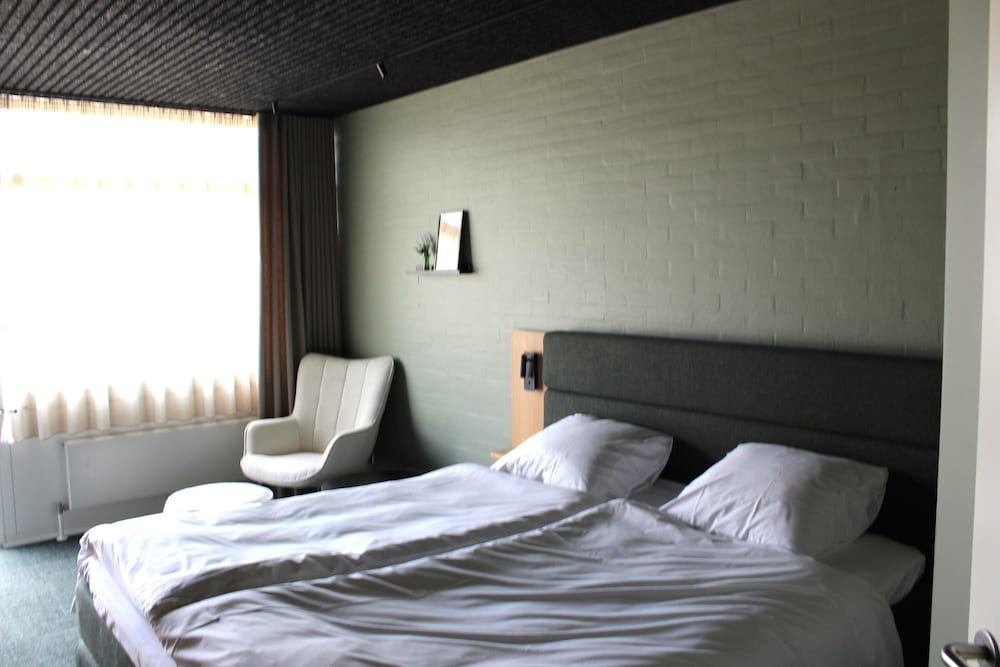Deluxe Double Room, 1 Bedroom, Non Smoking photo 2