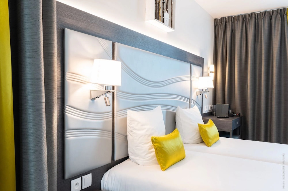 Double or Twin Room thumbnail 5