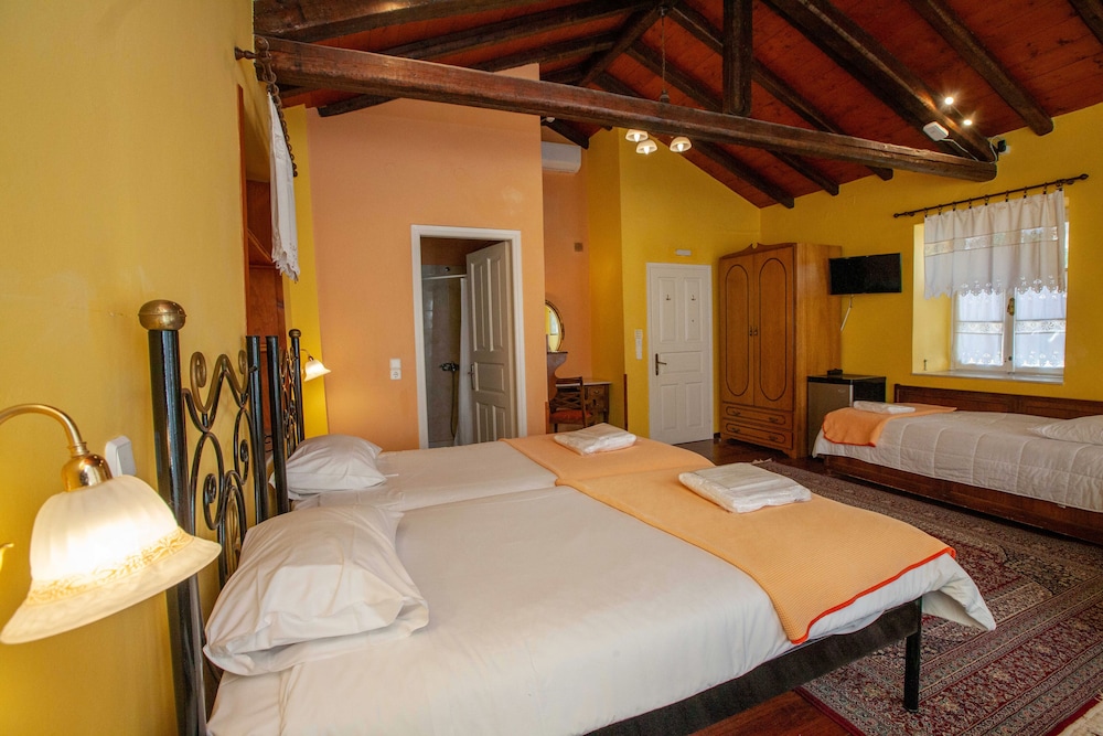 Design Quadruple Room photo 2
