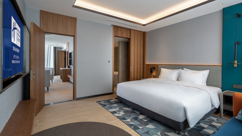 Suite, 2 Bedrooms - Photo 1