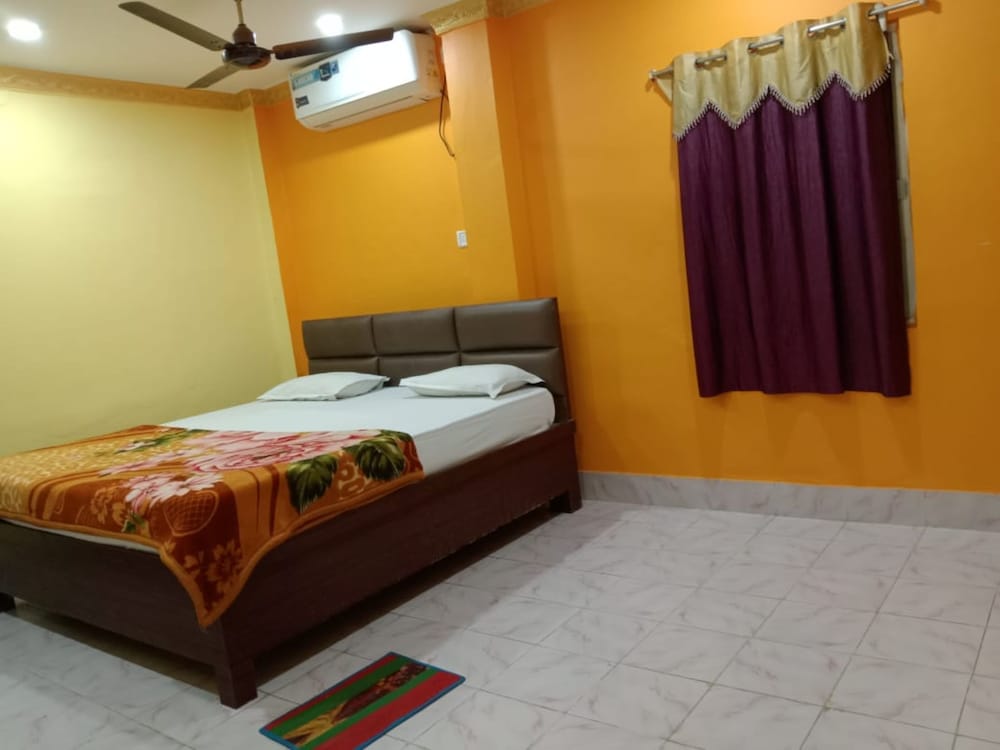 Deluxe Double Room, Multiple Beds, City View photo 2