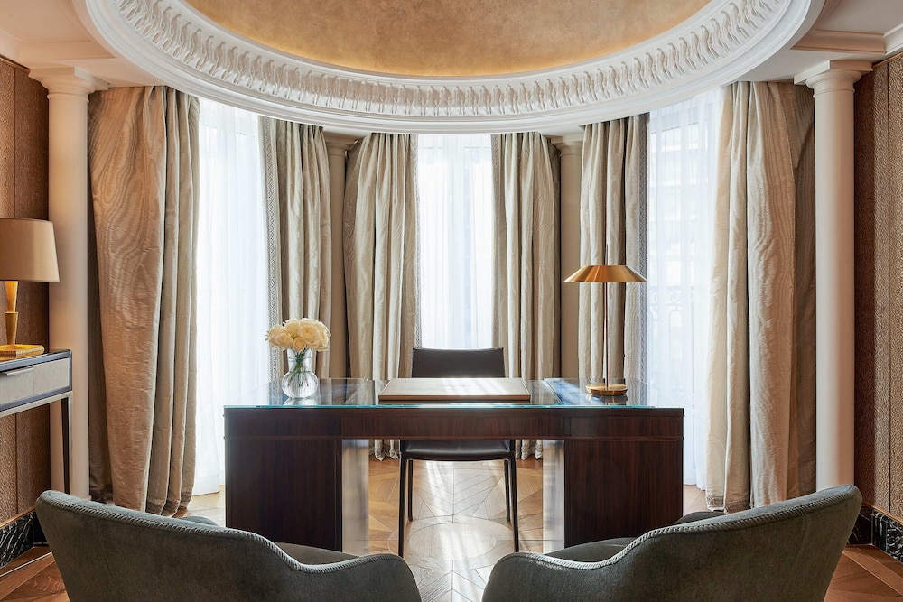 Deluxe Suite 442 - City view thumbnail 6