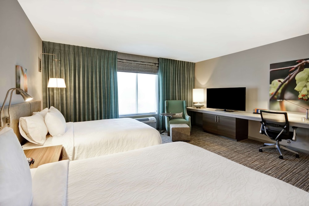 Room, 2 Queen Beds, Accessible (Roll-In Shower) photo 3