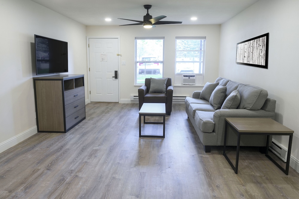 Suite, 1 Bedroom - Photo 11