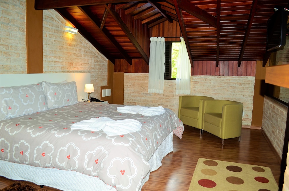 Luxury Suite, 1 King Bed, Hot Tub photo 1