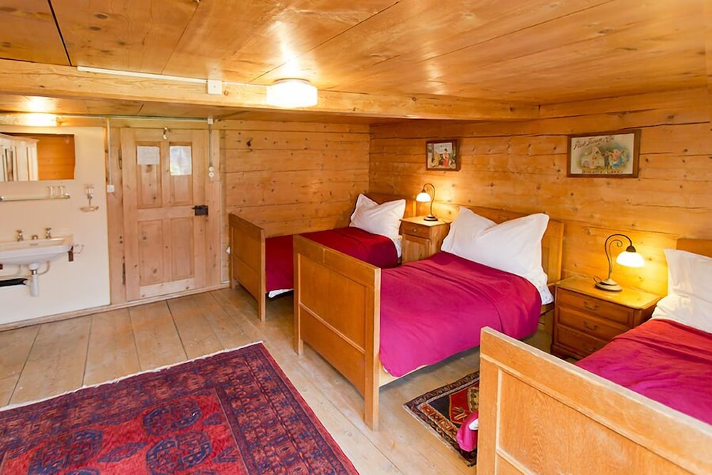 Traditional Triple Room, Shared Bathroom photo 1
