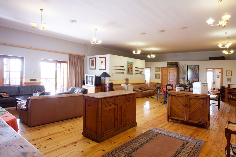Main House photo 2