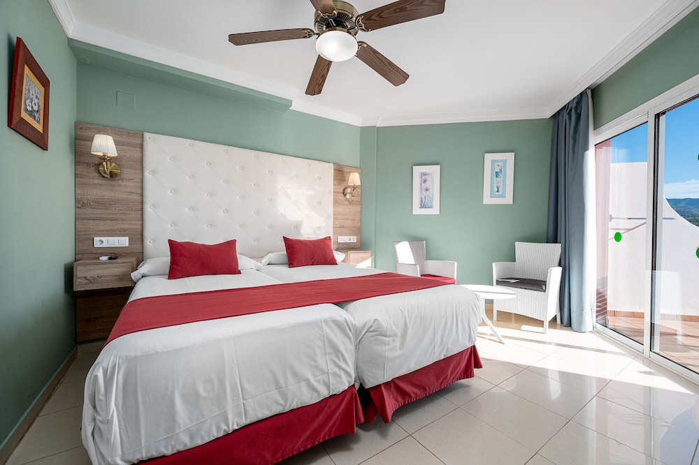 Comfort Room, Terrace, Partial Ocean View - Photo 13
