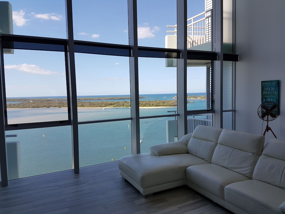 Penthouse, 3 Bedrooms (Water Views) photo 2