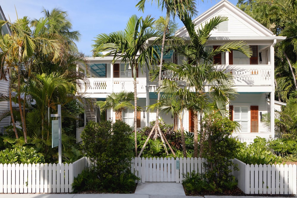 Room, 1 King Bed (Elizabeth Annex) - Photo 1