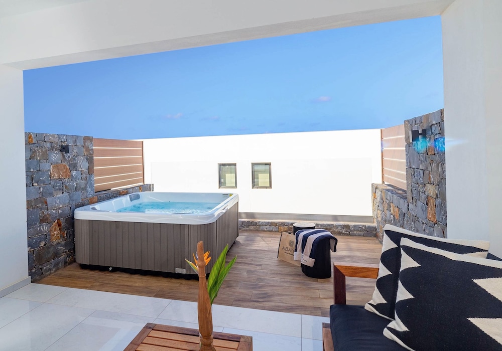 Luxury Room, Jetted Tub (Outdoor)