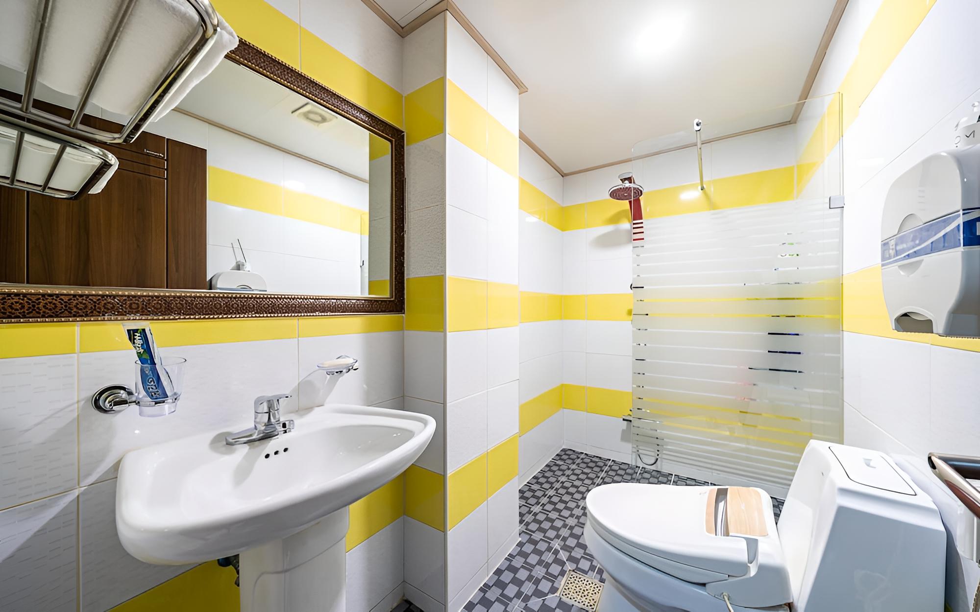 Room (VIP 11 (Non-smoking room / Netflix av) photo 2