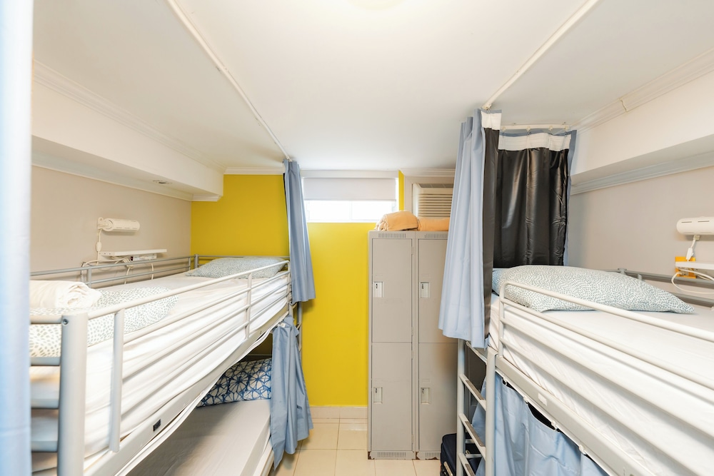 Private 6-Bed Female Dorm thumbnail 5